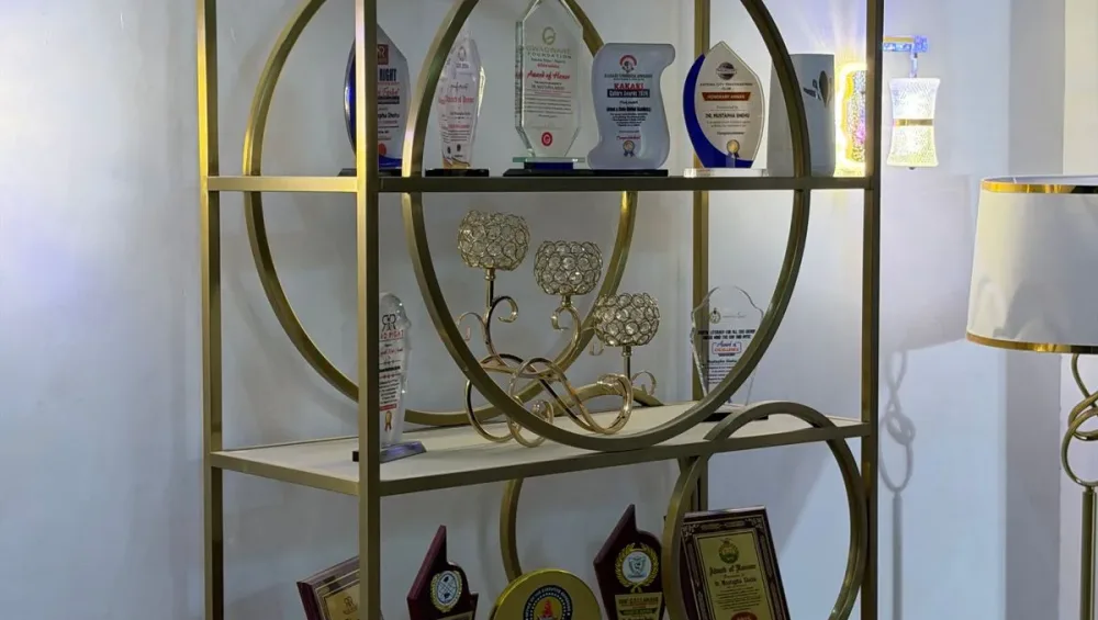 Plaket Çeşitleri ve Malzemeleri: Kristal, Ahşap, Cam ve Metal
